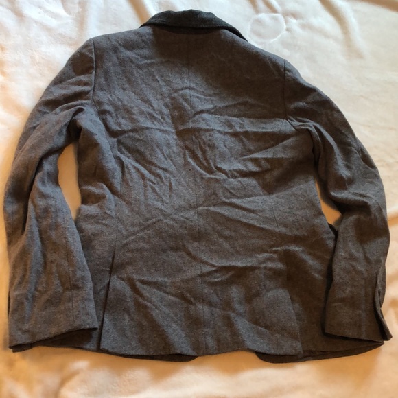 Gorgeous 2 tone grey skirt suit - Picture 5 of 7